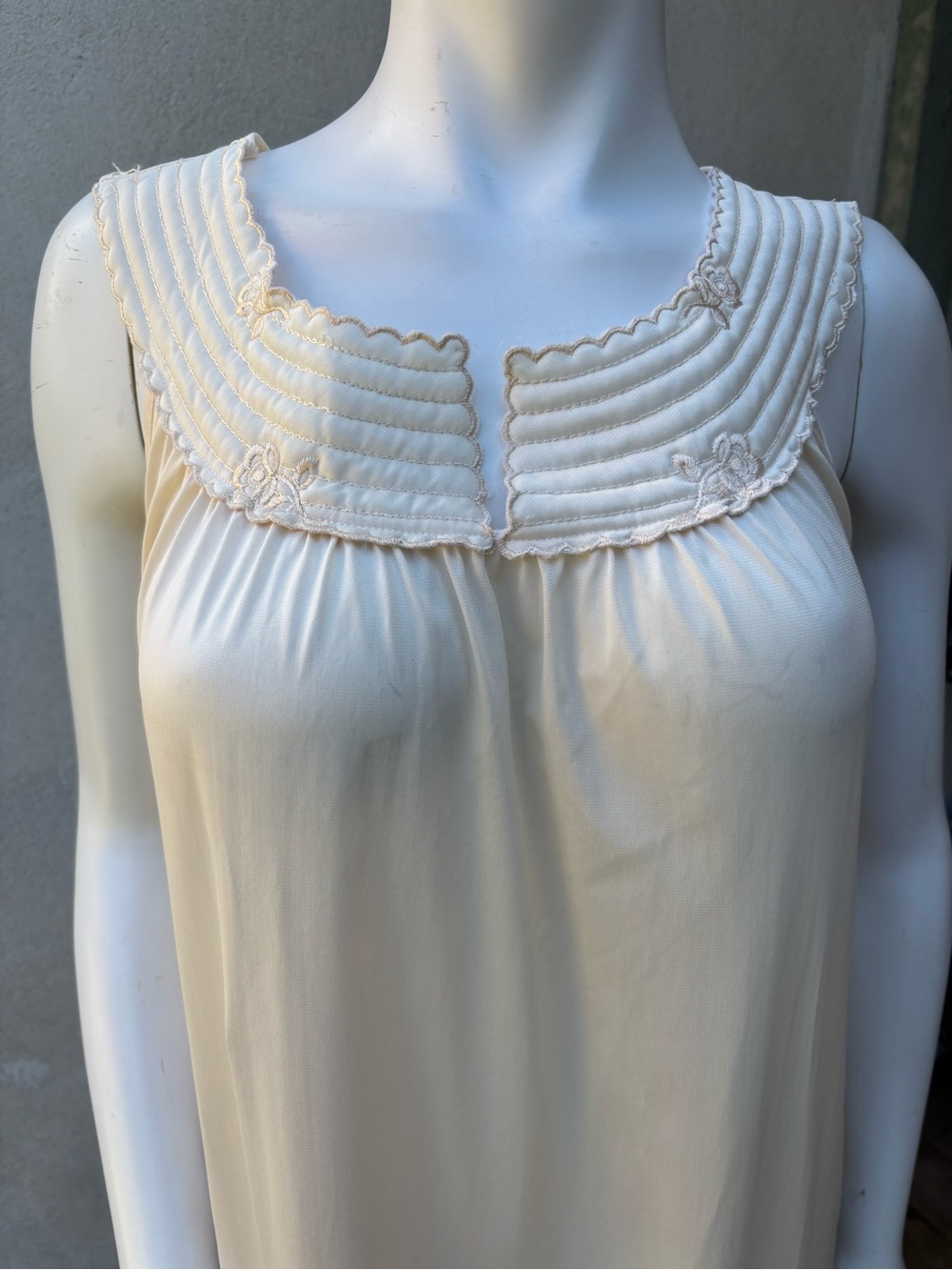 Vintage French Maid Lingerie Co Cream Nylon Maxi Nightgown - Size Medium